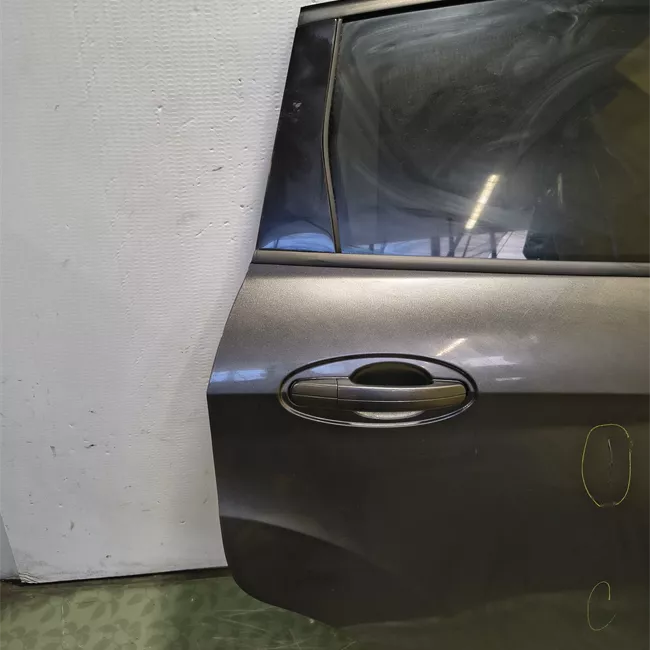 Porta posteriore destra