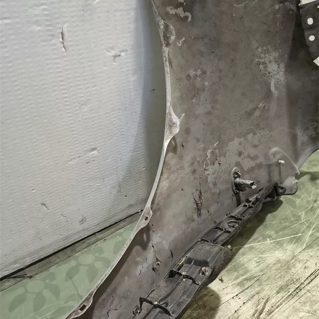 Parafango anteriore destro