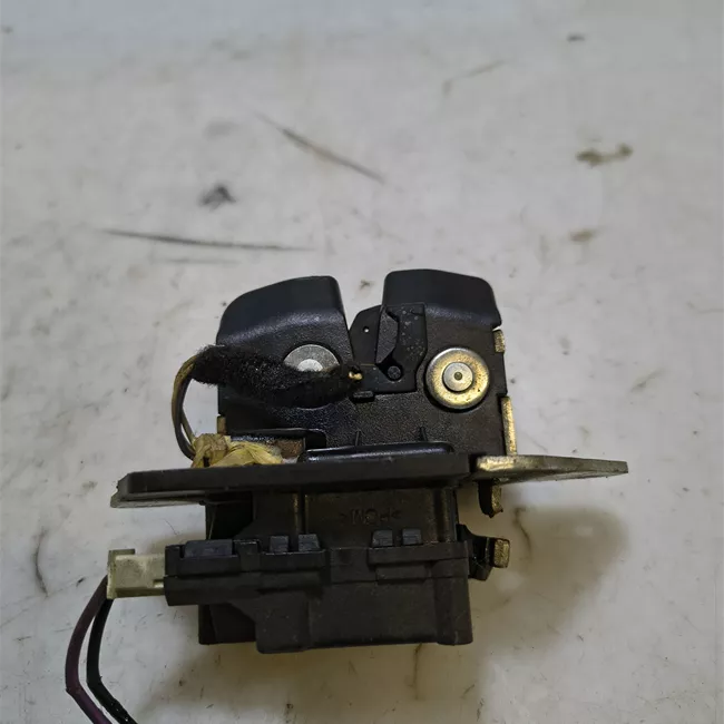 Serratura chiusura centralizzata portello posteriore