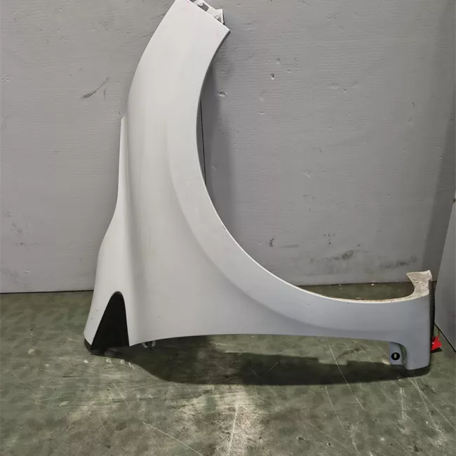 Parafango anteriore destro