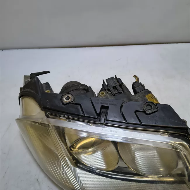 Proiettore con regolatore altezza destro