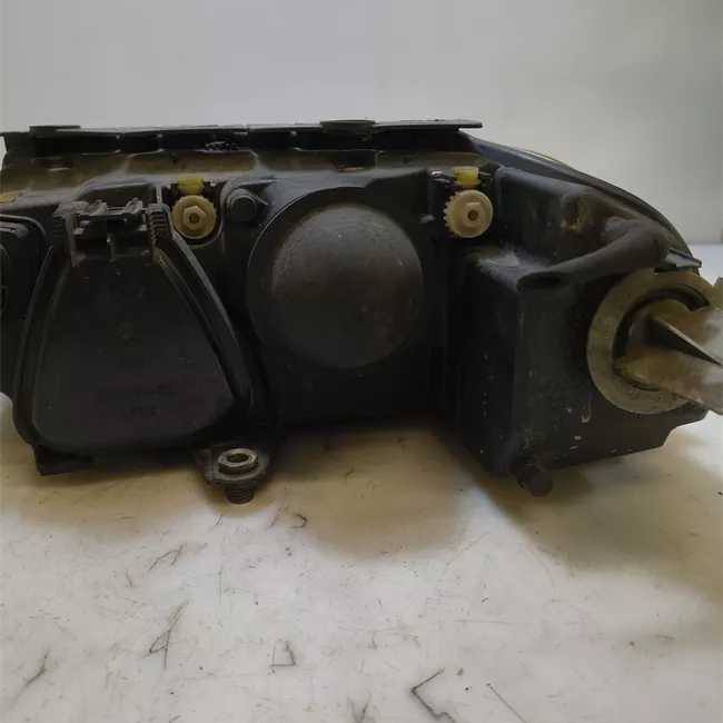 Proiettore con regolatore altezza destro