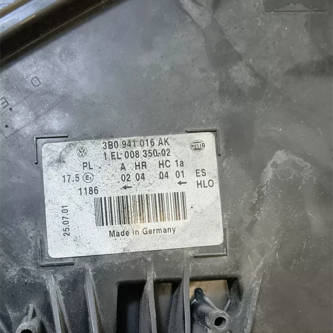 Proiettore con regolatore altezza destro