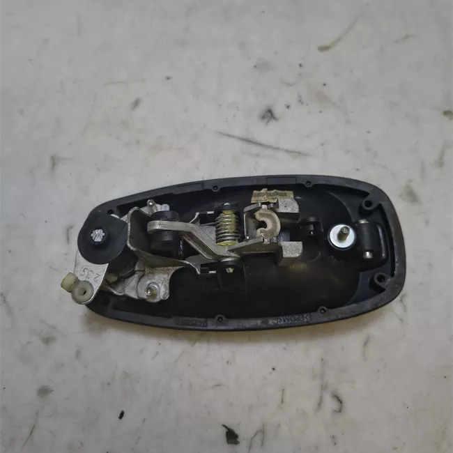 Maniglia porta anteriore sinistra