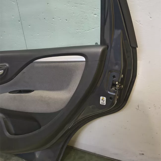 Porta posteriore destra