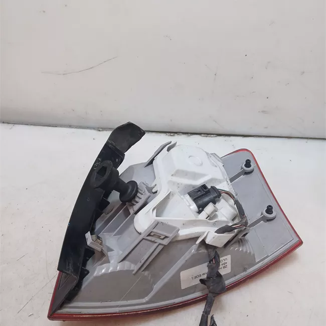 Fanale posteriore parte esterno sinistro