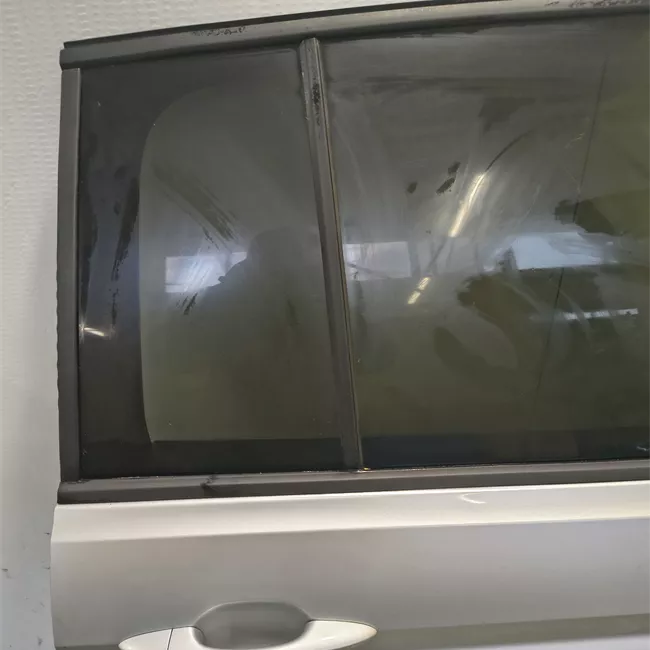 Porta posteriore destra