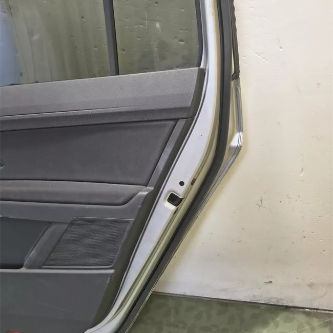 Porta posteriore destra