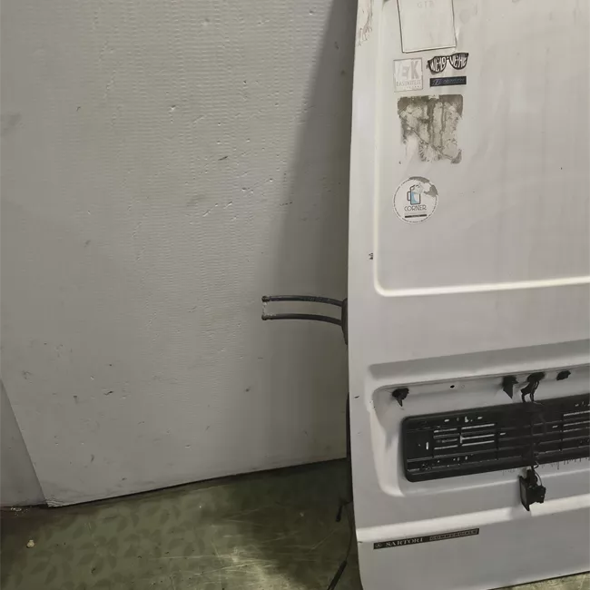 Porta carico posteriore a battente sinistra apertura 180° lamierata