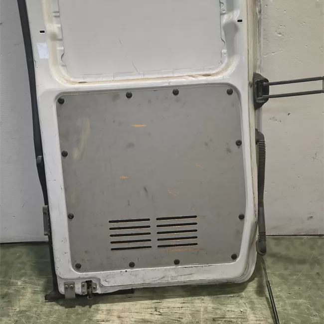 Porta carico posteriore a battente sinistra apertura 180° lamierata