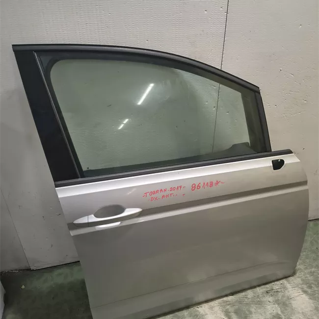 Porta anteriore destra