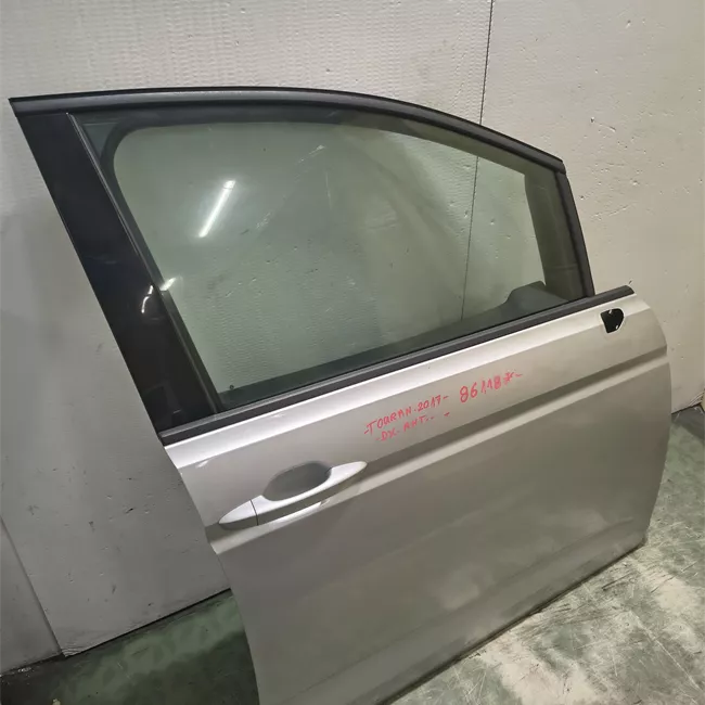 Porta anteriore destra