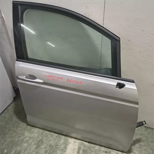 Porta anteriore destra