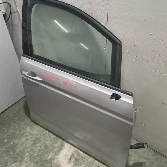 Porta anteriore destra