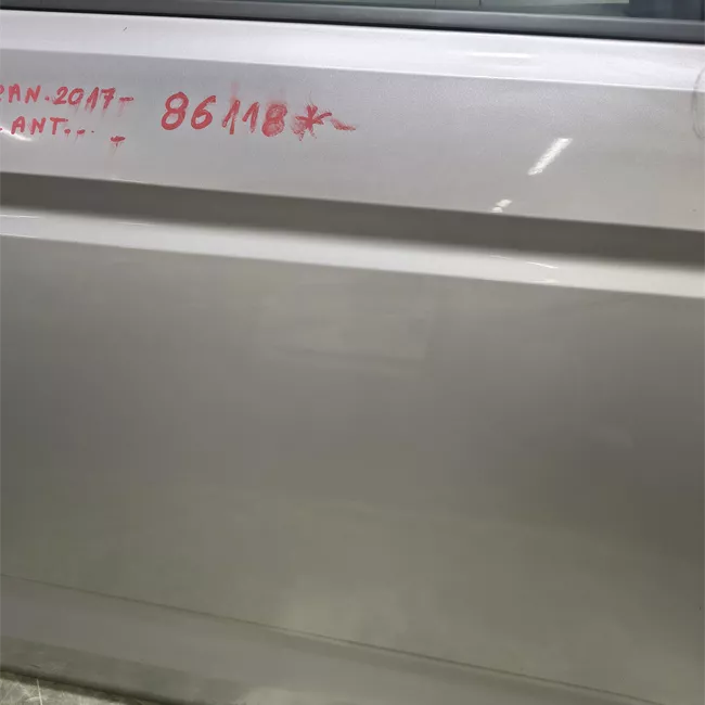 Porta anteriore destra