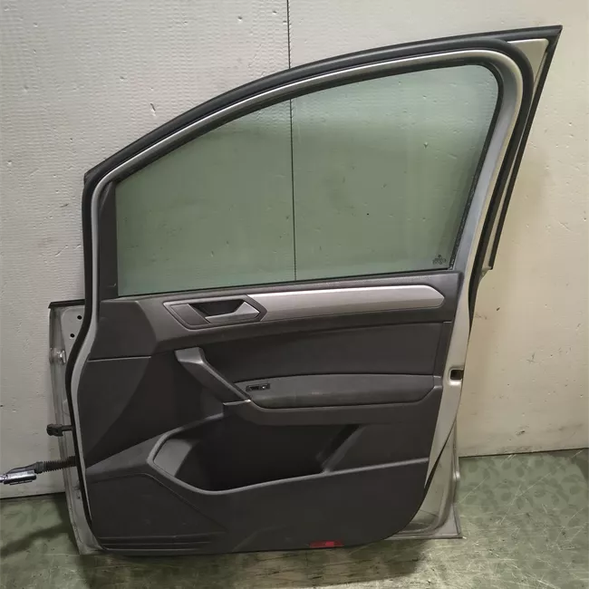 Porta anteriore destra