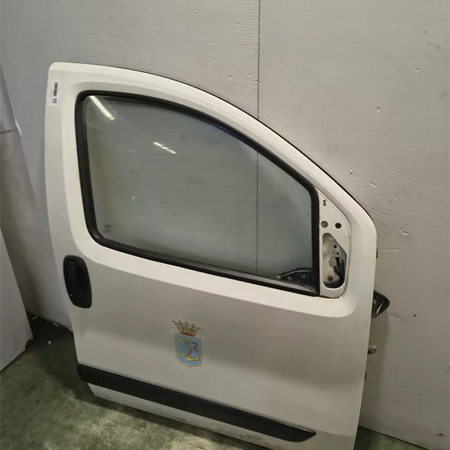 Porta anteriore destra