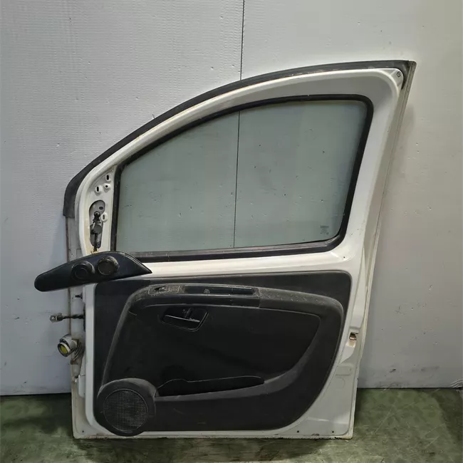 Porta anteriore destra