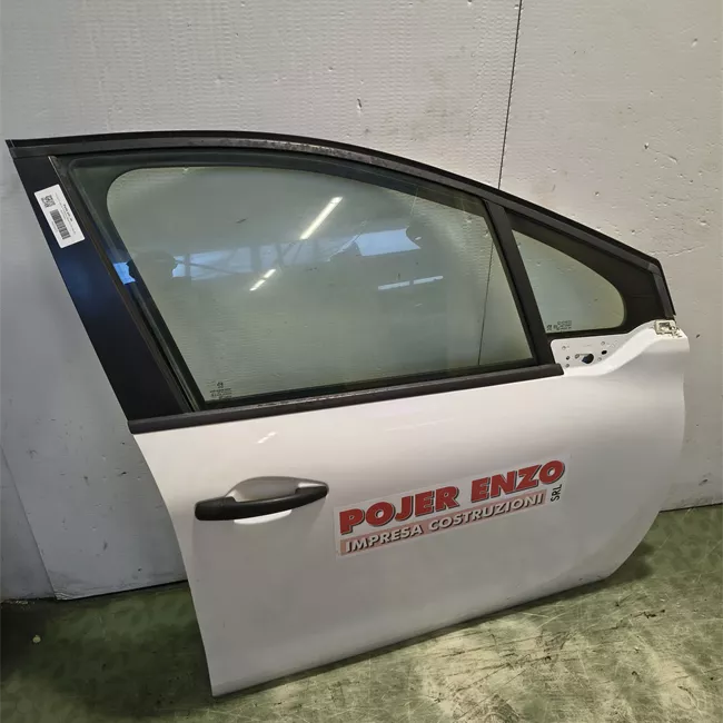 Porta anteriore destra