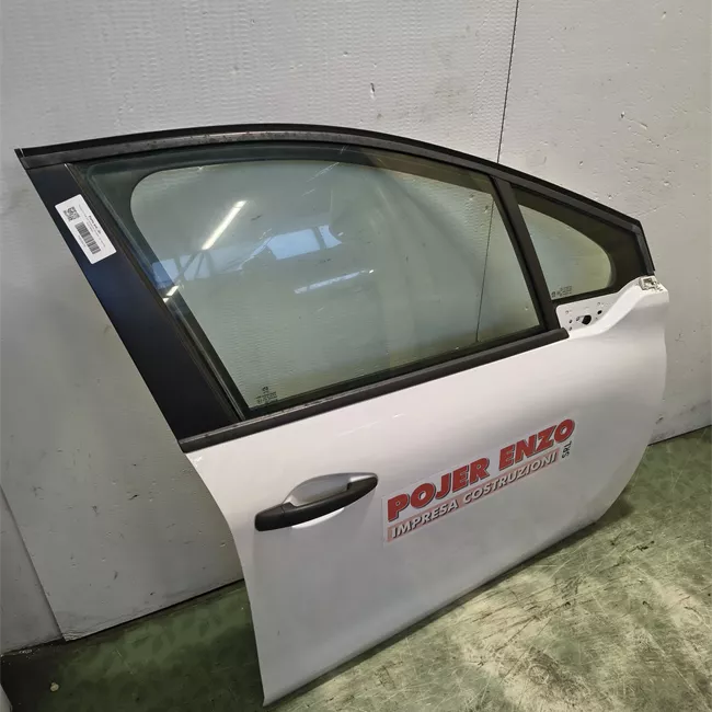 Porta anteriore destra