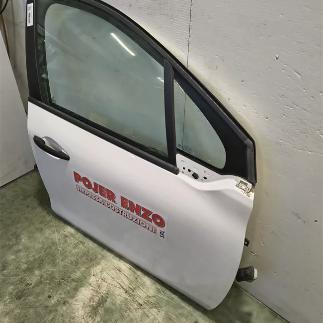 Porta anteriore destra