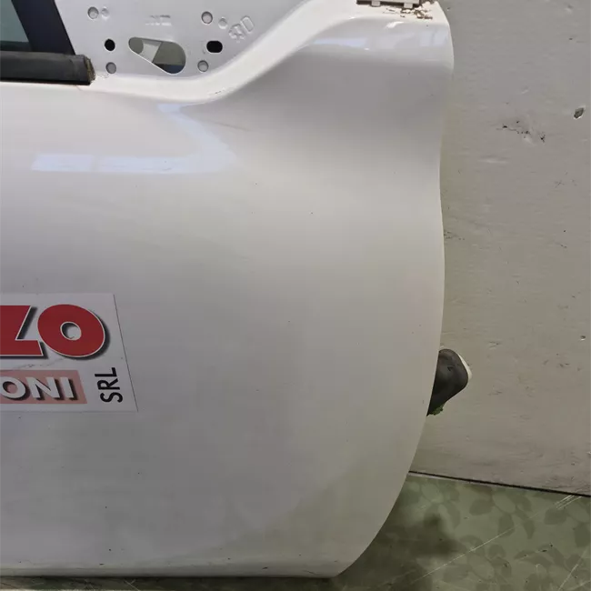 Porta anteriore destra