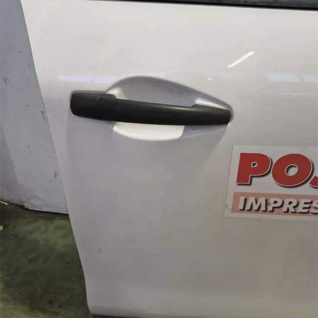 Porta anteriore destra