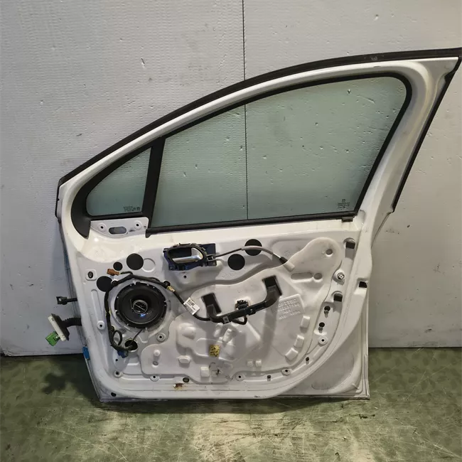 Porta anteriore destra