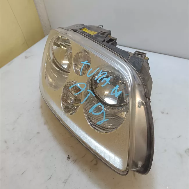 Proiettore destro t.1T6018000<. Cromo
