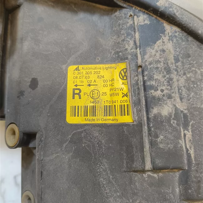 Proiettore destro t.1T6018000<. Cromo