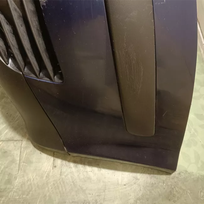 Paraurti anteriore con mano di fondo