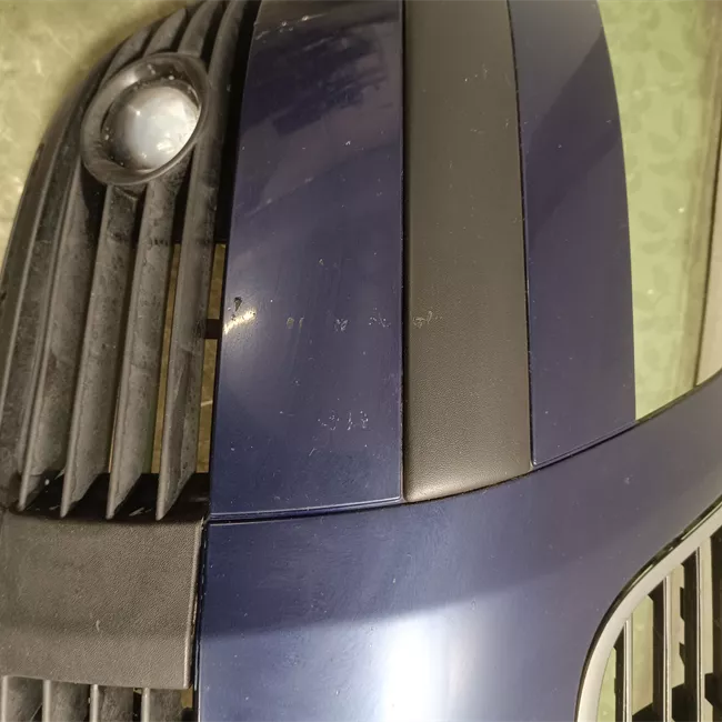 Paraurti anteriore con mano di fondo