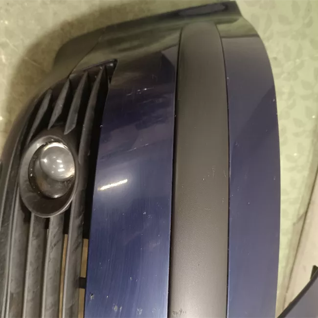 Paraurti anteriore con mano di fondo