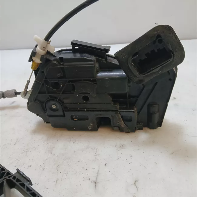 Serratura porta anteriore destra