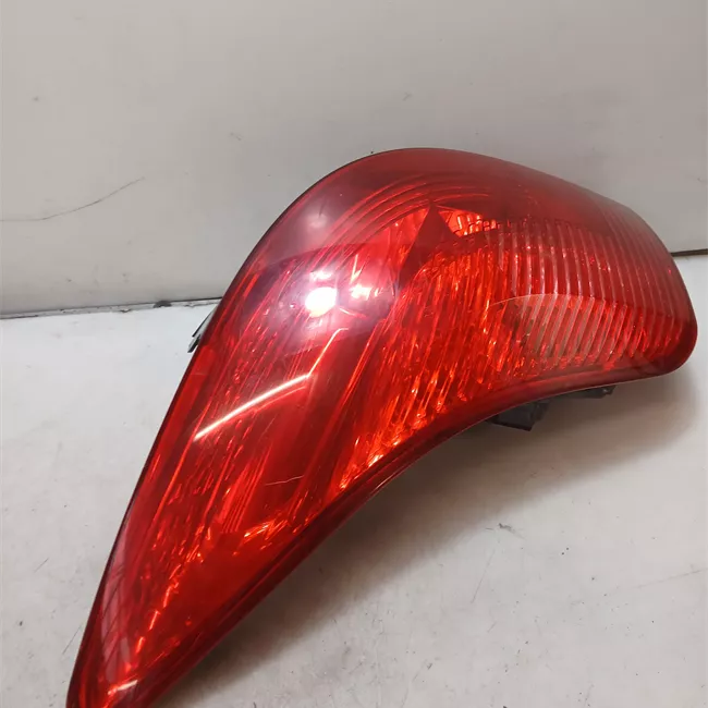 Fanale posteriore sinistro con 1 faro retromarcia