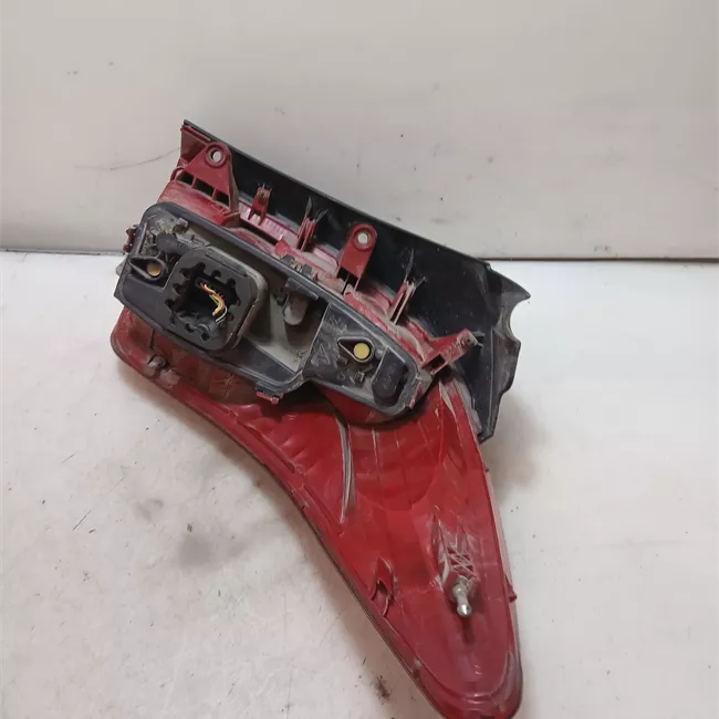 Fanale posteriore sinistro con 1 faro retromarcia