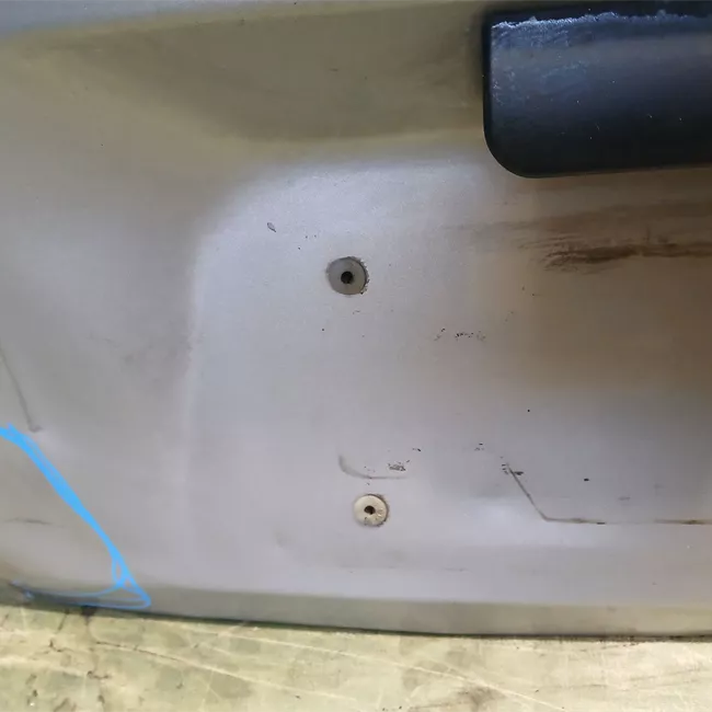 Porta carico posteriore a battente sinistra