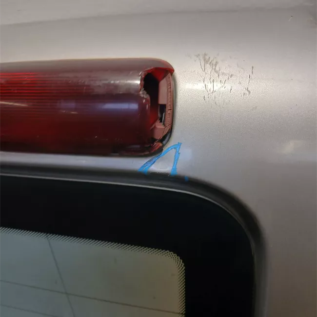 Porta carico posteriore a battente sinistra