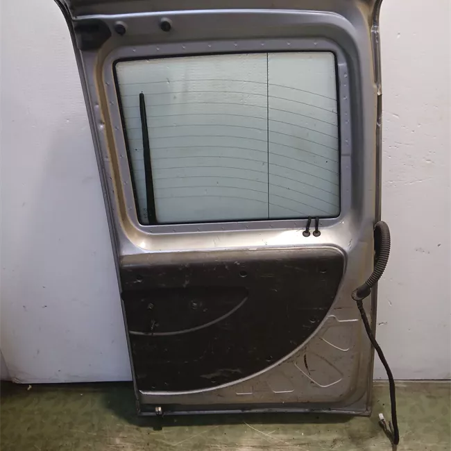 Porta carico posteriore a battente sinistra