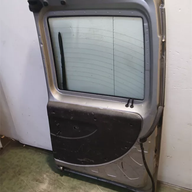 Porta carico posteriore a battente sinistra