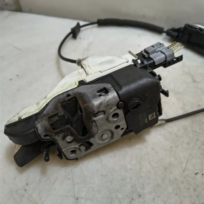 Serratura porta anteriore destra