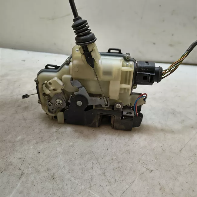 Serratura porta anteriore sinistra con chiusura centralizzata