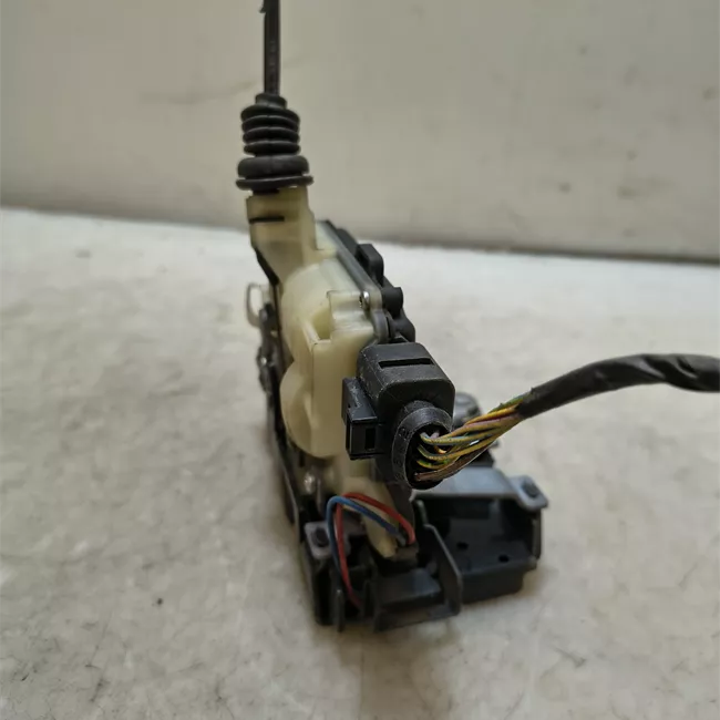 Serratura porta anteriore sinistra con chiusura centralizzata