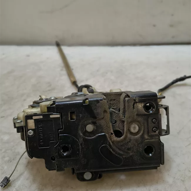 Serratura porta anteriore sinistra con chiusura centralizzata