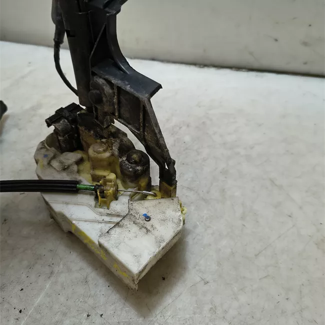 Serratura porta anteriore destra