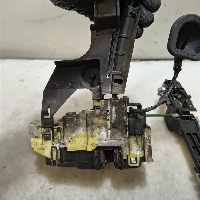 Serratura porta anteriore destra