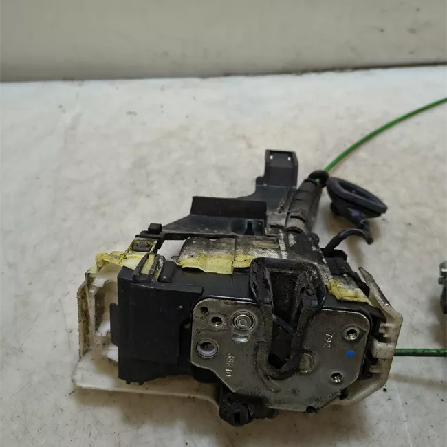 Serratura porta anteriore destra