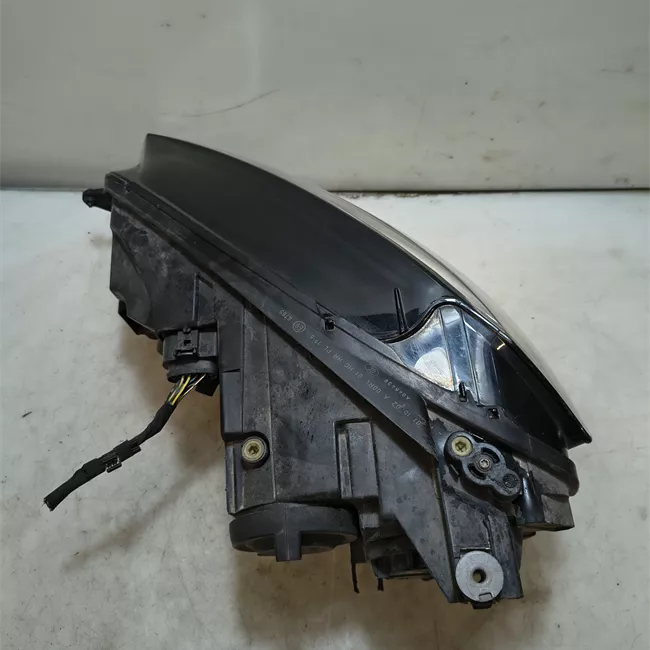 Proiettore destro Alogeno