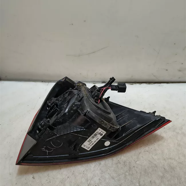 Fanale posteriore parte esterno sinistro