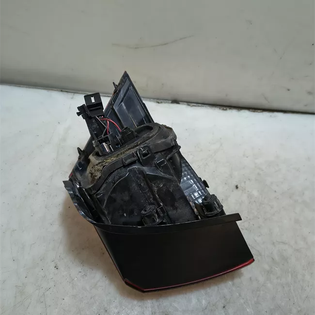 Fanale posteriore parte esterno sinistro